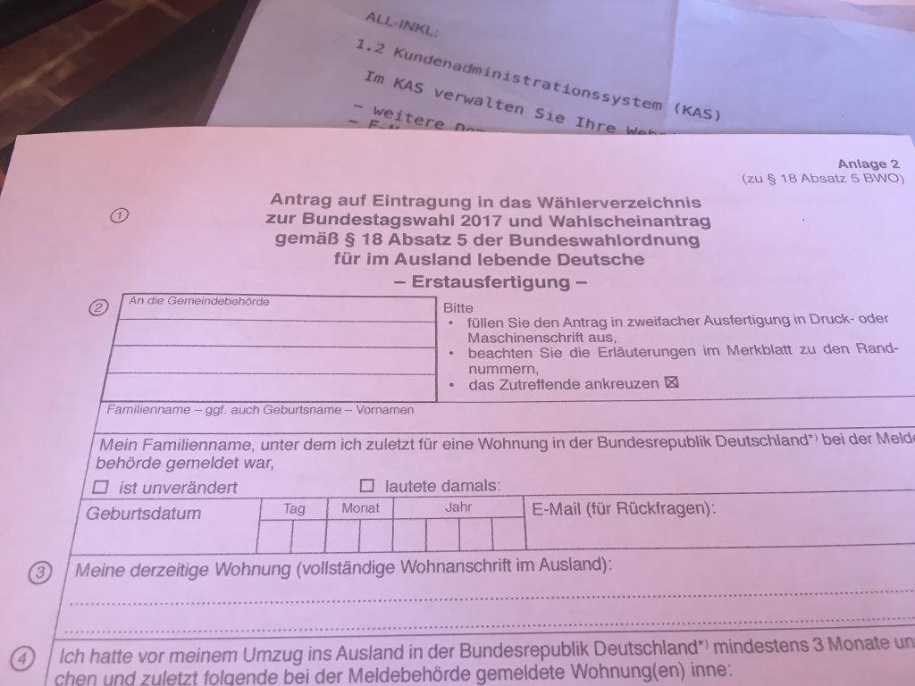 Antrag auf Eintragung in das Wählerverzeichnis zur Bundestagswahl 2017 und Wahlscheinantrag gemäss § 18 Absatz 5 der Bundeswahlordnung für im Ausland lebende Deutsche